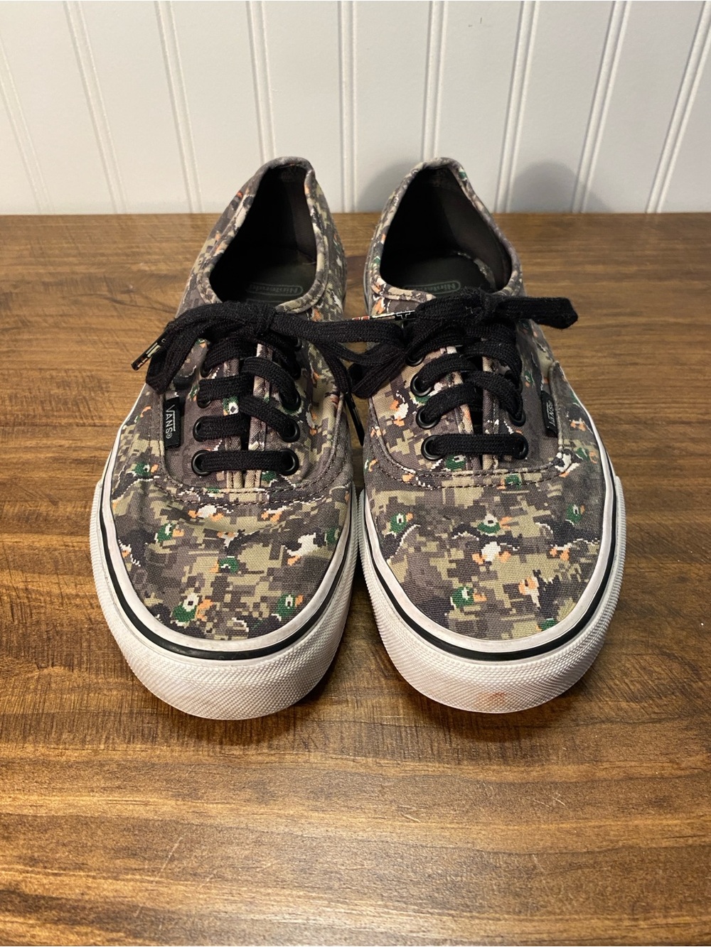 Vans Nintendo Duck Hunt Low-Top Sneakers with Remote Laces - Men 7 / Women 8.5